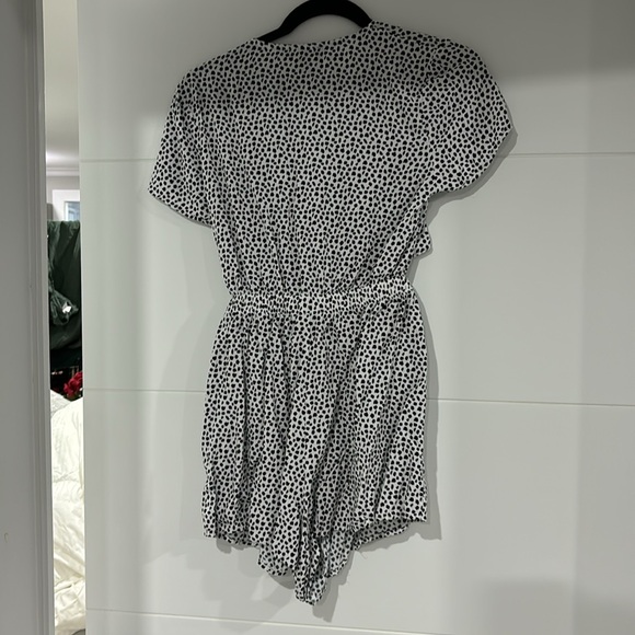 Urban planet short sleeve Dalmatian print tie front cutout romper - Picture 2 of 4